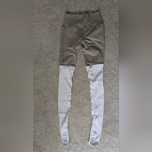 ALO Yoga Gray and Cream Pants - Picture 1 of 4